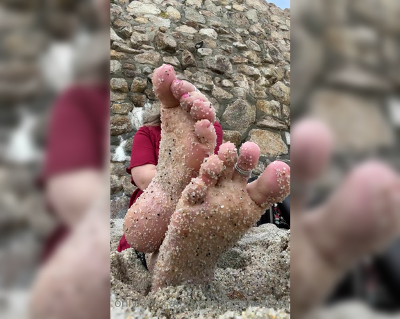 Tabitha Toes aka tabithatoes - 04-03-2022 OnlyFans Video - Sandy beach feet Haha sorry about the background noise I had no control obviously  5min,