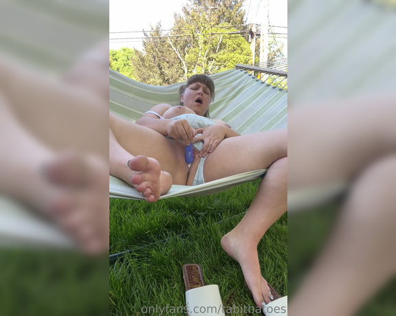 Tabitha Toes aka tabithatoes - 05-27-2023 OnlyFans Video - I had a GREAT time with this video, as I was in my front yard Its