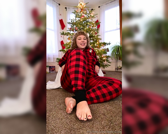 Tabitha Toes aka tabithatoes - 12-21-2023 OnlyFans Video - Chirstmas Squirting Your cousin is up to no good again and trying to get you to