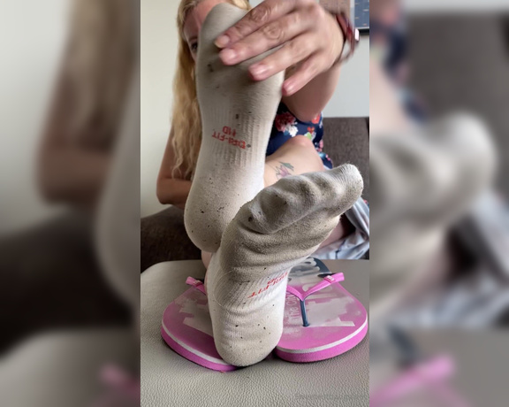 Goddess Rhonda aka sweetesthangsfeet - 03-27-2024 OnlyFans Video - Who likes feet right out of boots Boot removal, sock removal down to the sweaty smelly