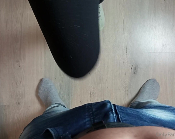 Mistress Redix aka mredix - 01-23-2024 OnlyFans Video - This time I decided to kick his balls a bit with my knees and feet