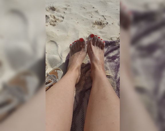 YourGoddessAnna51k aka yourgoddessanna1 - 07-25-2018 OnlyFans Video - Now lick all the sand off my toes, while everyones watching