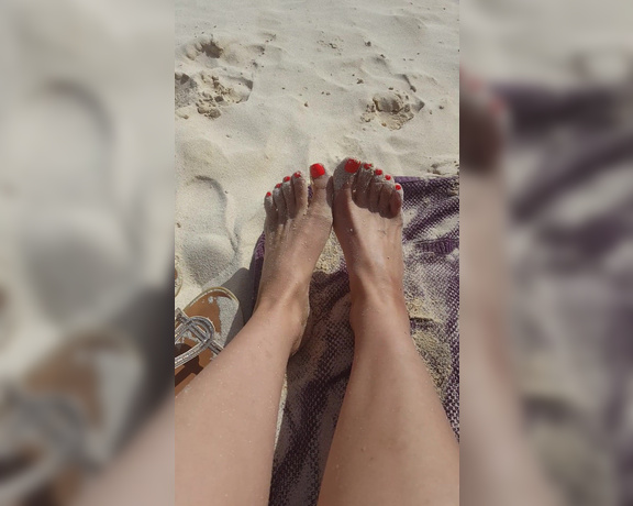 YourGoddessAnna51k aka yourgoddessanna1 - 07-25-2018 OnlyFans Video - Now lick all the sand off my toes, while everyones watching