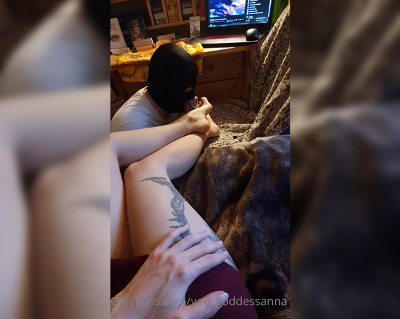 YourGoddessAnna51k aka yourgoddessanna1 - 06-18-2021 OnlyFans Video - Ignored whilst your nose is dug deep into these perfect feet amp I cash in on