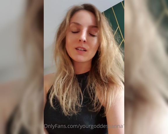 YourGoddessAnna51k aka yourgoddessanna1 - 04-10-2023 OnlyFans Video - live footstool with floor cleaning function