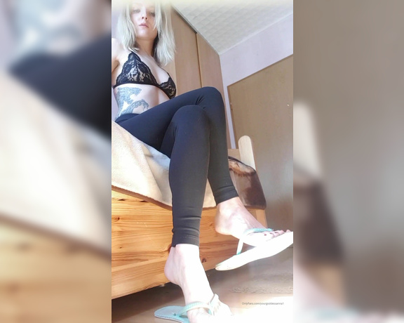 YourGoddessAnna51k aka yourgoddessanna1 - 04-05-2020 OnlyFans Video - My favorite dirty flip flops need cleaning today