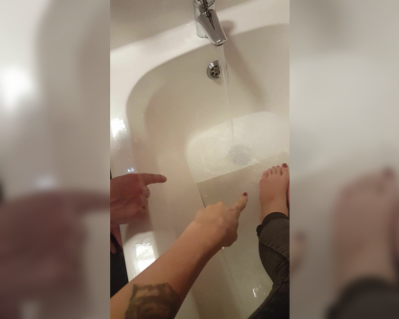 YourGoddessAnna51k aka yourgoddessanna1 - 12-06-2017 OnlyFans Video - Slave getting a treat while serving me