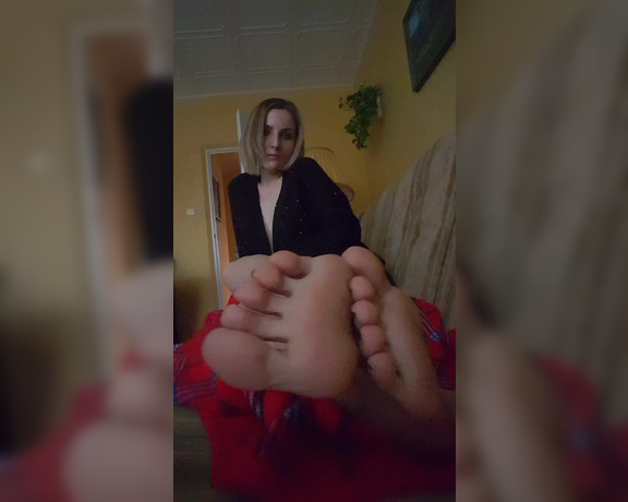 YourGoddessAnna51k aka yourgoddessanna1 - 11-22-2017 OnlyFans Video - Pedicure by my local slave, softest feet on earth