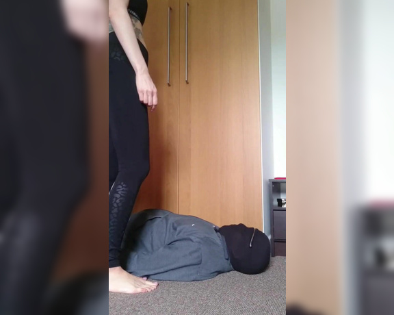 YourGoddessAnna51k aka yourgoddessanna1 - 04-10-2018 OnlyFans Video - Doing Squats and stretches on a slaves face,