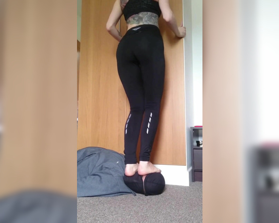 YourGoddessAnna51k aka yourgoddessanna1 - 04-10-2018 OnlyFans Video - Doing Squats and stretches on a slaves face,