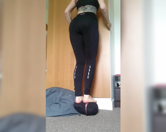 YourGoddessAnna51k aka yourgoddessanna1 - 04-10-2018 OnlyFans Video - Doing Squats and stretches on a slaves face,