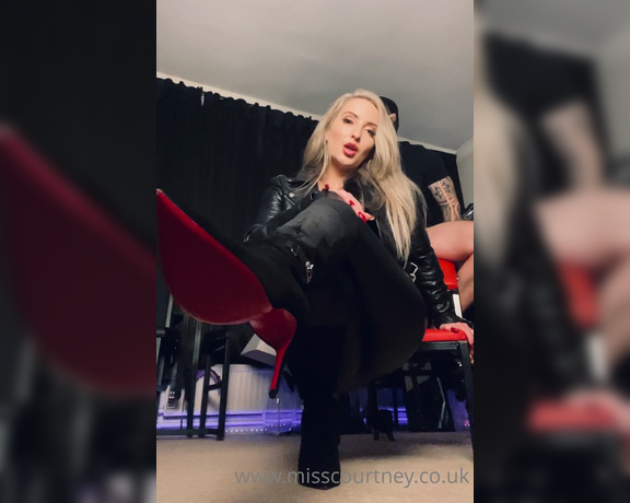 Miss Courtney aka Misscourtneym OnlyFans - Happy jerk off Sunday with @mrcourtneym enjoy this Louboutin boot worship and JOI