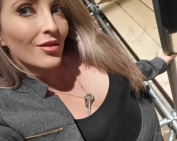 Miss Courtney aka Misscourtneym OnlyFans - Caged and controlled