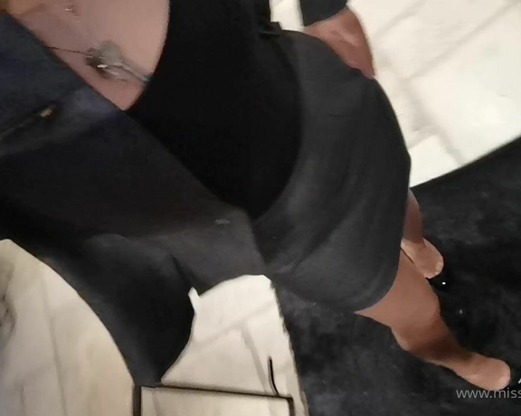 Miss Courtney aka Misscourtneym OnlyFans - Caged and controlled