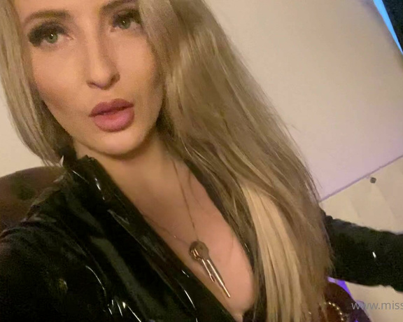 Miss Courtney aka Misscourtneym OnlyFans - Would you like this cock