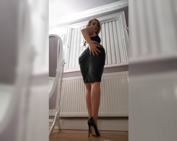 Miss Courtney aka Misscourtneym OnlyFans - Task spank