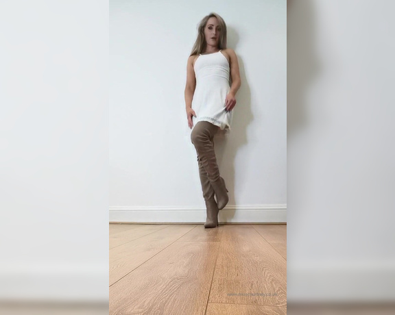 Miss Courtney aka Misscourtneym OnlyFans - Day 4 of My shoe experiment Do you like these suade thigh high boots