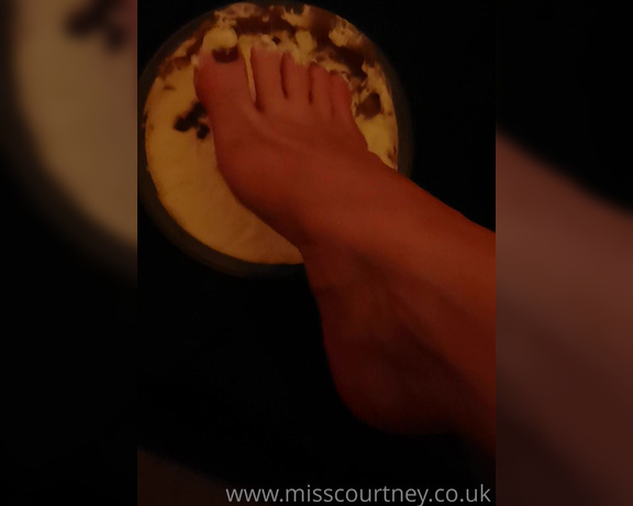 Miss Courtney aka Misscourtneym OnlyFans - Would you like dessert from my feet