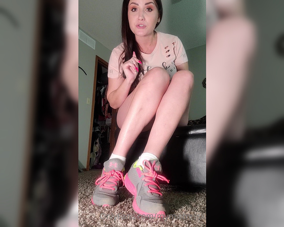 MistressK aka mymistressk - 08-03-2022 OnlyFans Video - Tied down and made to Sniff My smelly socks