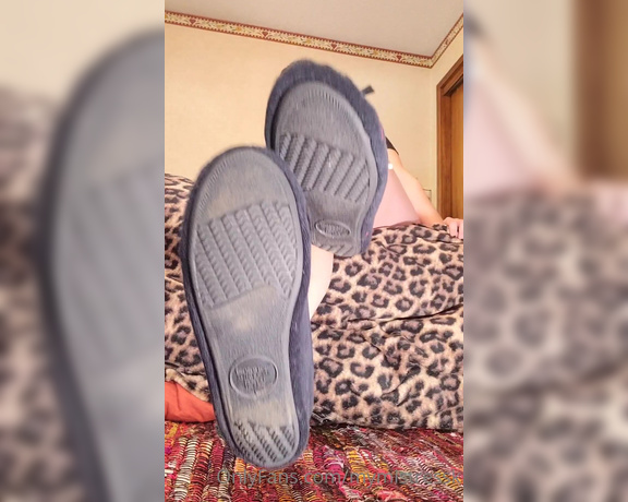 MistressK aka mymistressk - 11-11-2022 OnlyFans Video - JOI for Foot Bitch_ Clean My foot stink from My worn out slippers