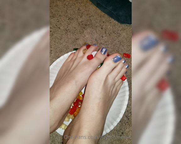 MistressK aka mymistressk - 03-14-2023 OnlyFans Video - SWEATY FEET GUMMIES