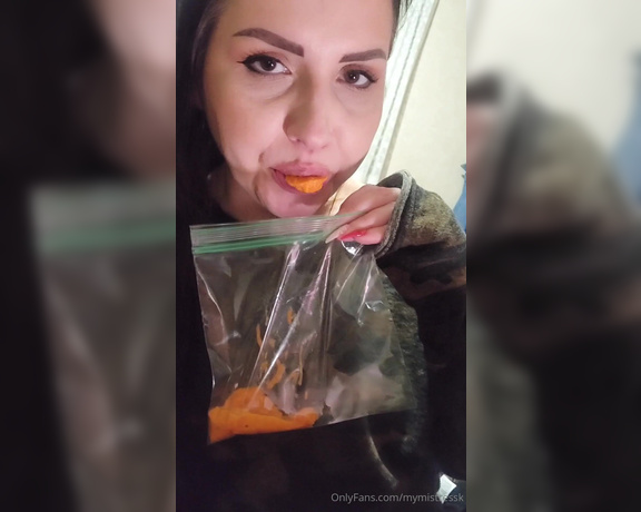 MistressK aka mymistressk - 12-04-2023 OnlyFans Video - Making a slave Treat _ Chewed up and spitting out slave snacks