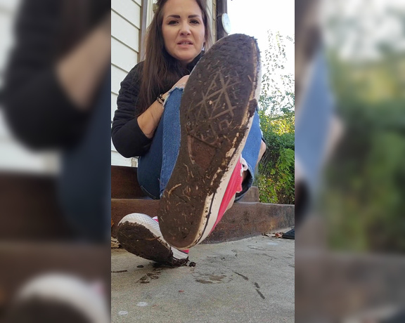 MistressK aka mymistressk - 11-03-2023 OnlyFans Video - Destroying converse for foot slave to clean up