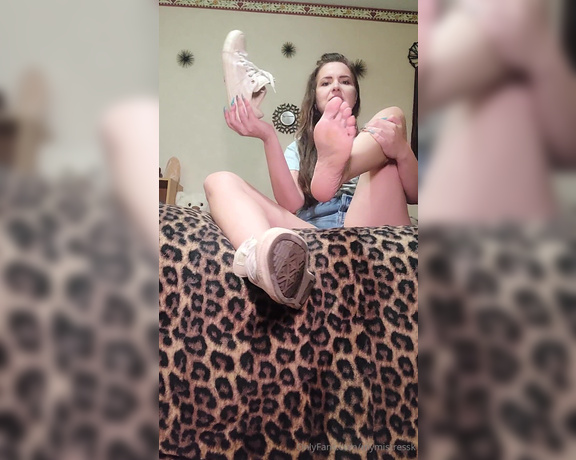 MistressK aka mymistressk - 05-24-2024 OnlyFans Video - Clean My Dirty old Converse Sneakers with your mouth then commanded to suck My toes while