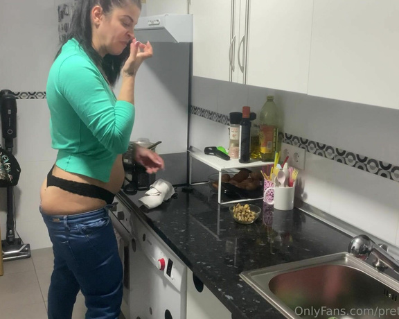 Prettyprincess220 aka prettyprincess220 - 11-11-2022 OnlyFans Video - today I filmed a lot, and the time came to cook