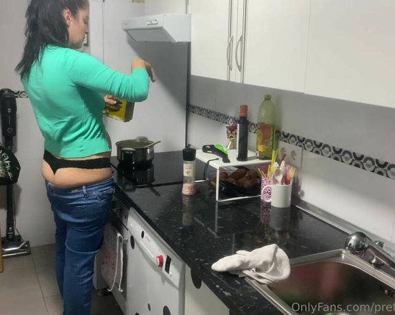 Prettyprincess220 aka prettyprincess220 - 11-11-2022 OnlyFans Video - today I filmed a lot, and the time came to cook