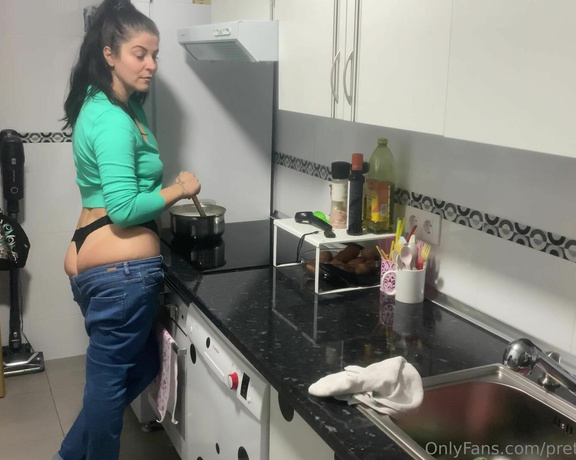 Prettyprincess220 aka prettyprincess220 - 11-11-2022 OnlyFans Video - today I filmed a lot, and the time came to cook