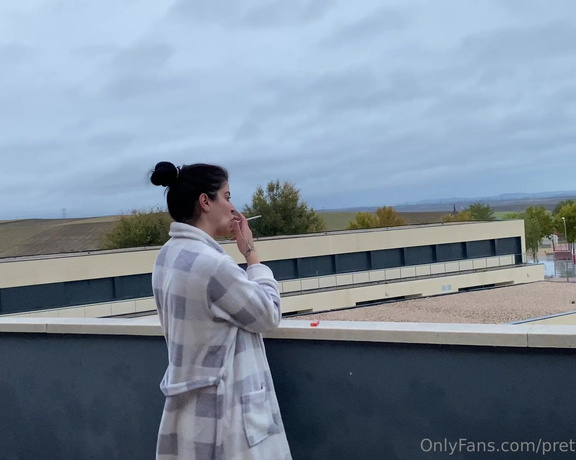 Prettyprincess220 aka prettyprincess220 - 11-17-2022 OnlyFans Video - and after many filmed clips, I stopped to smoke a cigarette