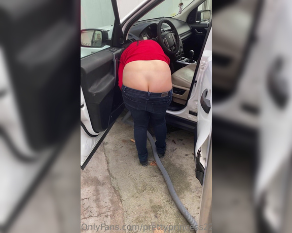 Prettyprincess220 aka prettyprincess220 - 12-09-2022 OnlyFans Video - Jeans butt crack while cleaning the car