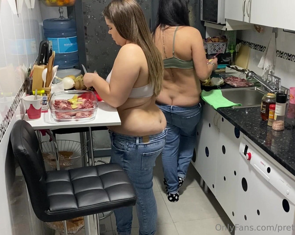 Prettyprincess220 aka prettyprincess220 - 12-13-2022 OnlyFans Video - my best friend and I cook together