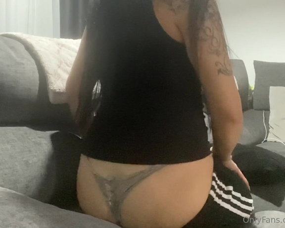 Prettyprincess220 aka prettyprincess220 - 12-18-2022 OnlyFans Video - butt crack on the couch