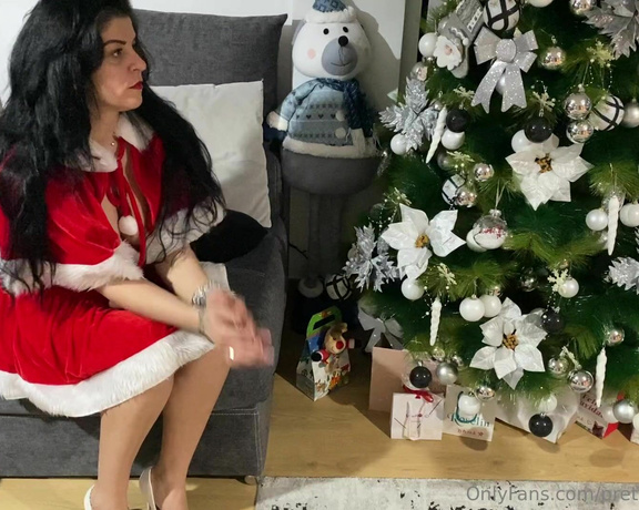 Prettyprincess220 aka prettyprincess220 - 12-17-2022 OnlyFans Video - I was waiting for Santa Claus, I dressed up especially for him, and since Im not