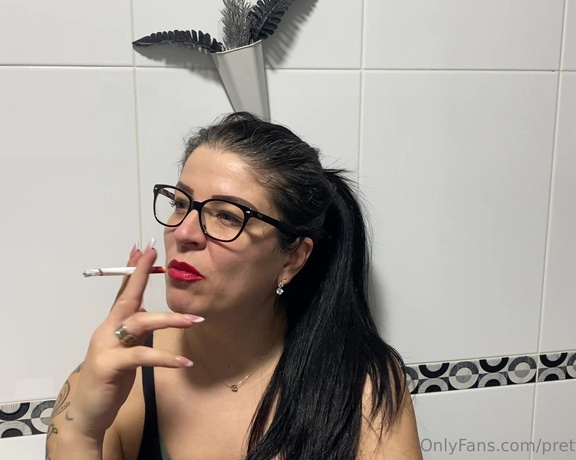 Prettyprincess220 aka prettyprincess220 - 12-20-2022 OnlyFans Video - I wore lipstick to smoke a cigarette