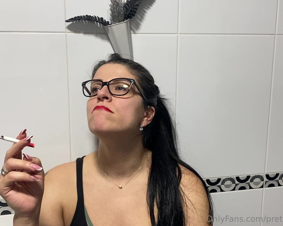 Prettyprincess220 aka prettyprincess220 - 12-20-2022 OnlyFans Video - I wore lipstick to smoke a cigarette