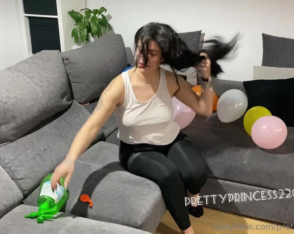 Prettyprincess220 aka prettyprincess220 - 02-04-2023 OnlyFans Video - balloons inflated with farts