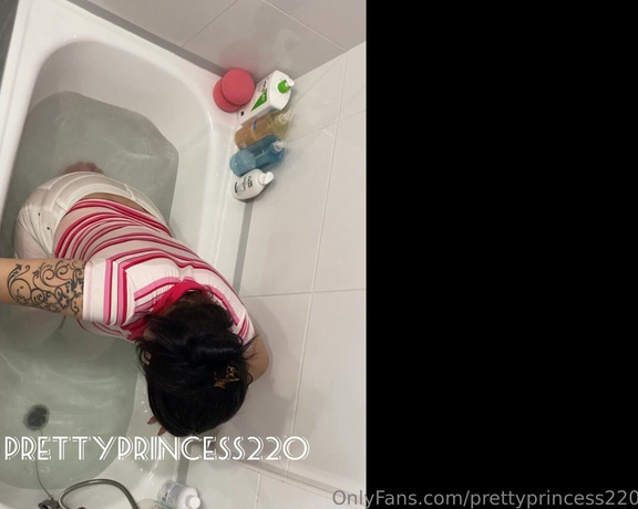 Prettyprincess220 aka prettyprincess220 - 02-23-2023 OnlyFans Video - Farts but wetness dont exist, Im wearing jeans, leggings, in the bathtub full of water