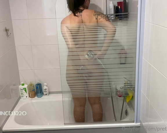 Prettyprincess220 aka prettyprincess220 - 03-07-2023 OnlyFans Video - I fart while I shower, and I put my ass on the screen so you can