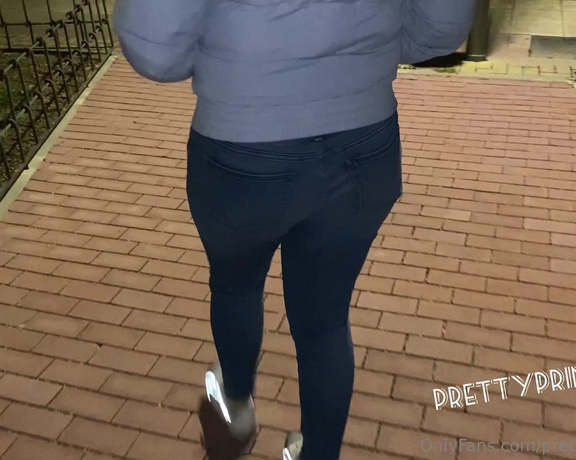 Prettyprincess220 aka prettyprincess220 - 02-15-2023 OnlyFans Video - farts in the street