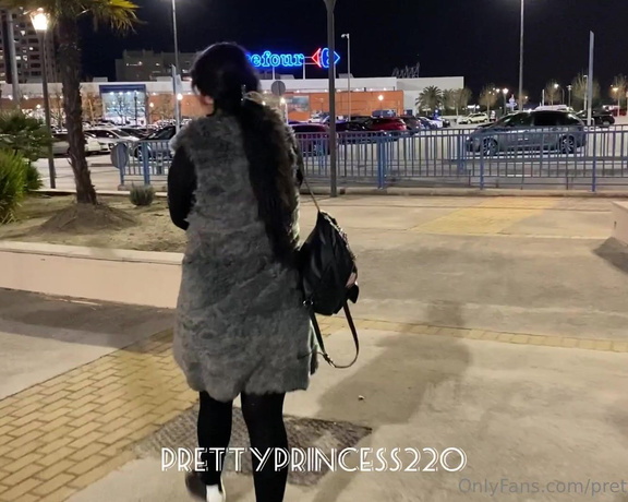 Prettyprincess220 aka prettyprincess220 - 03-18-2023 OnlyFans Video - public farting in a mall parking lot