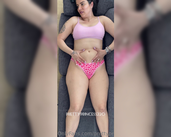 Prettyprincess220 aka prettyprincess220 - 03-27-2023 OnlyFans Video - Im playing with my gut