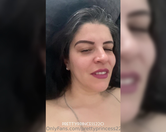 Prettyprincess220 aka prettyprincess220 - 04-08-2023 OnlyFans Video - It shows on my face when I have to force myself to fart