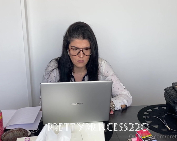 Prettyprincess220 aka prettyprincess220 - 03-02-2023 OnlyFans Video - secretary farts when she works