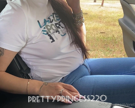 Prettyprincess220 aka prettyprincess220 - 04-28-2023 OnlyFans Video - Bubble fart in the car