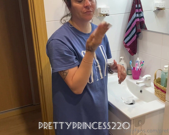 Prettyprincess220 aka prettyprincess220 - 05-08-2023 OnlyFans Video - Por la mañana cuando me espió los dientes tengo muchos gases tiro muchos ped0s por la