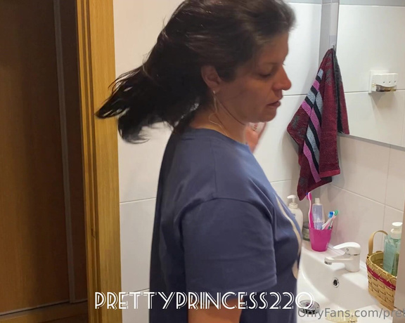 Prettyprincess220 aka prettyprincess220 - 05-08-2023 OnlyFans Video - Por la mañana cuando me espió los dientes tengo muchos gases tiro muchos ped0s por la