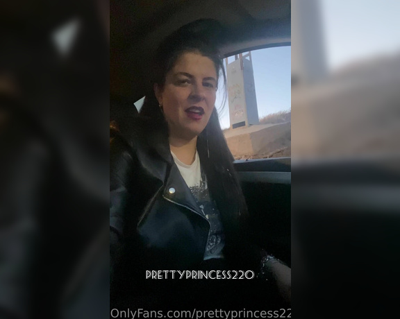 Prettyprincess220 aka prettyprincess220 - 05-13-2023 OnlyFans Video - e found a boy on the street and gave him a fart e encontrado un chico